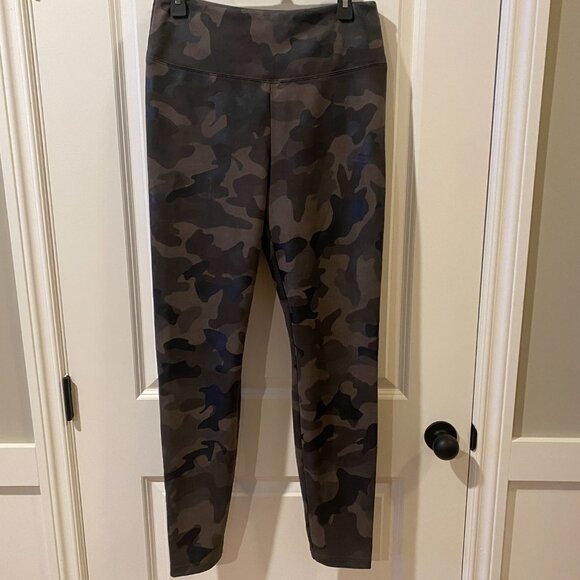 WHBM Camo Print Runway Legging Size 12L - Picture 9 of 13
